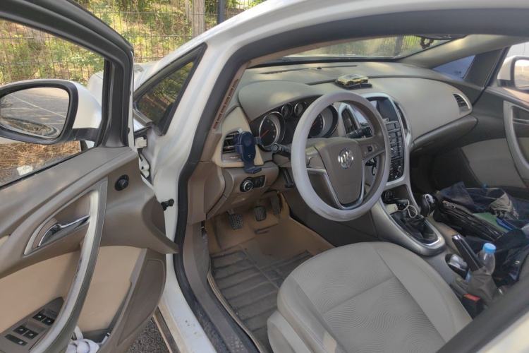 Used Buick GT 2013 GT 1.6L Manual Entry-Level Model Driver Seat