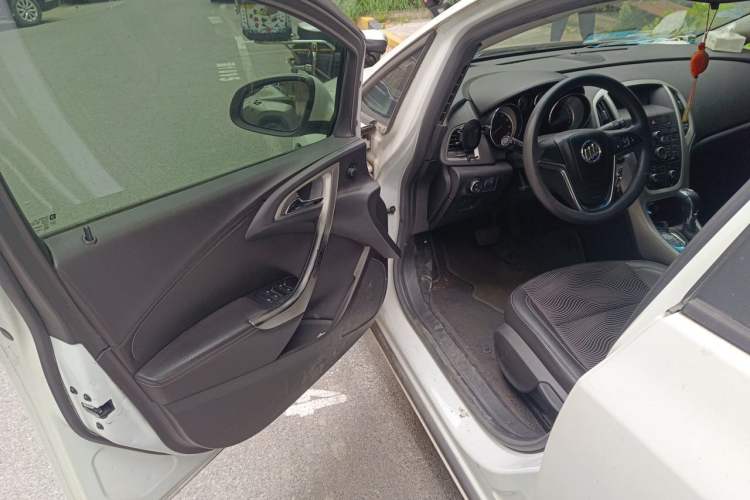 Used Buick GT 2013 XT 1.6L Automatic Fashion Edition Driver Seat
