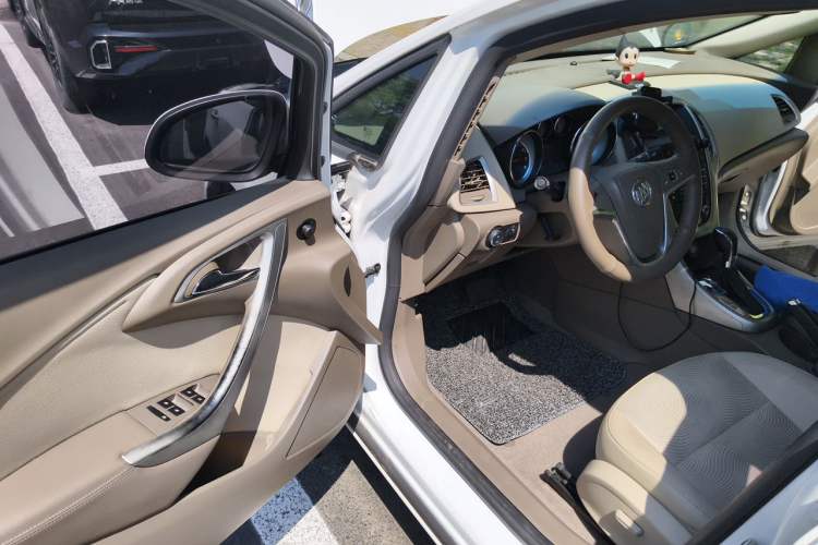 Used Buick GT 2013 GT 1.6L Automatic Fashion Edition Driver Seat
