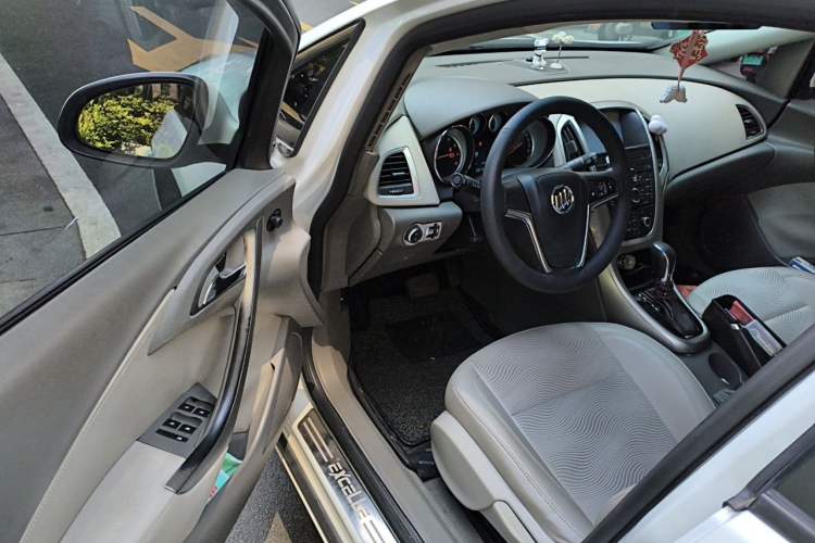 Used Buick GT 2013 XT 1.6L Automatic Fashion Edition Driver Seat