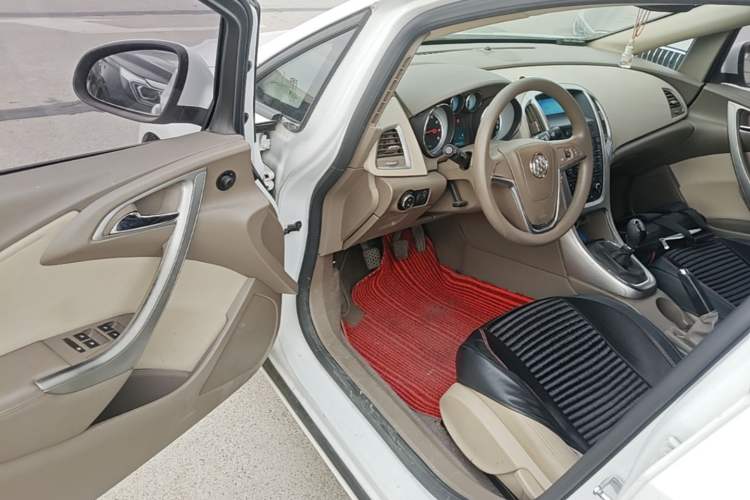 Used Buick GT 2013 GT 1.6L Manual Entry-Level Model Driver Seat