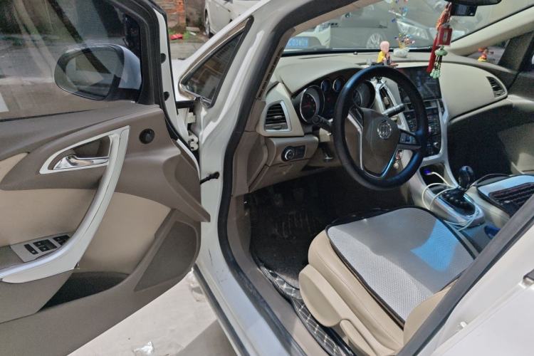 Used Buick GT 2013 GT 1.6L Manual Entry-Level Model Driver Seat