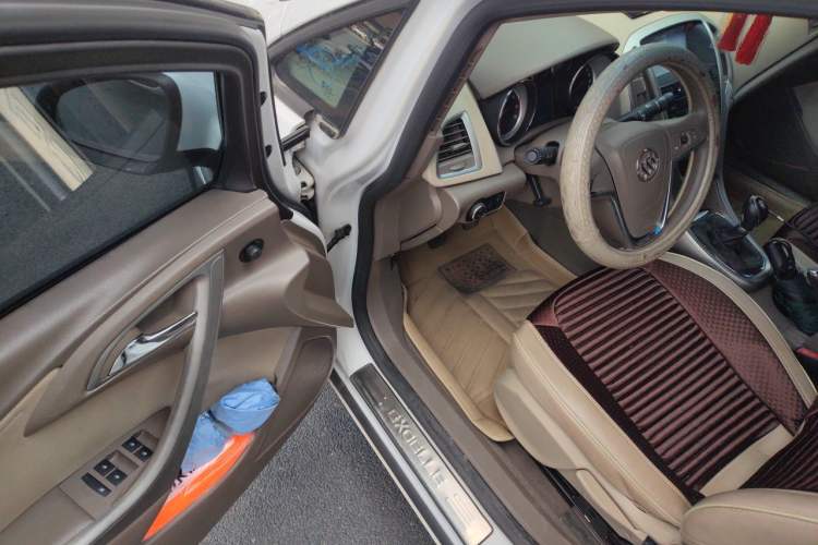 Used Buick GT 2013 GT 1.6L Manual Entry-Level Model Driver Seat