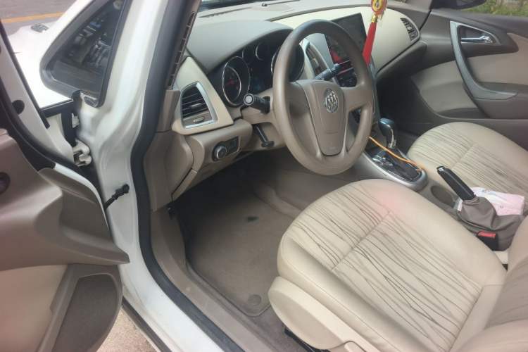 Used Buick GT 2013 GT 1.6L Automatic Fashion Edition Driver Seat