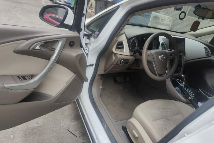 Used Buick GT 2013 GT 1.6L Automatic Fashion Edition Driver Seat