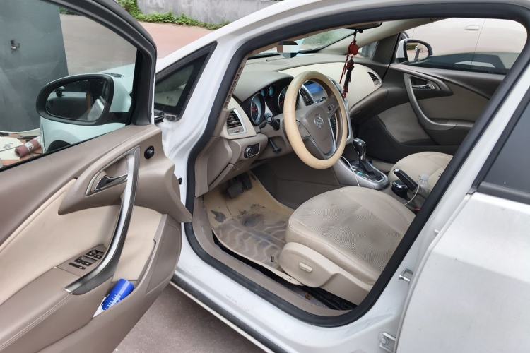 Used Buick GT 2013 GT 1.6L Automatic Fashion Edition Driver Seat