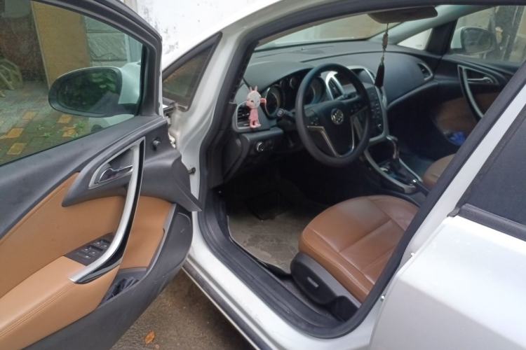 Used Buick GT 2013 GT 1.8L Automatic Fashion Edition Driver Seat