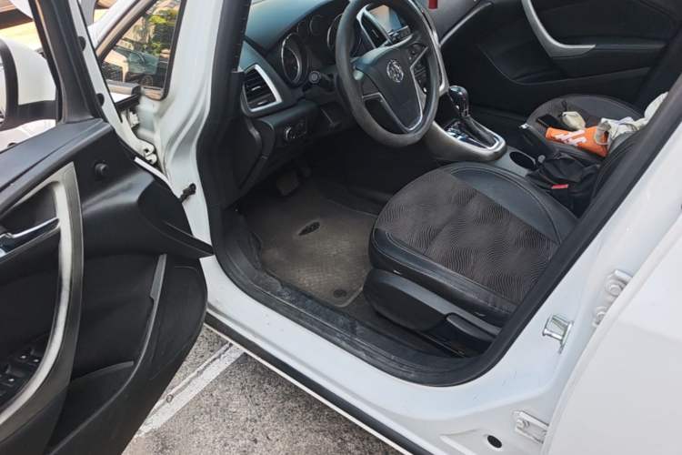 Used Buick GT 2013 XT 1.6L Automatic Fashion Edition Driver Seat