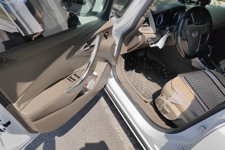 Used Buick GT 2013 GT 1.6L Automatic Fashion Edition Driver Seat