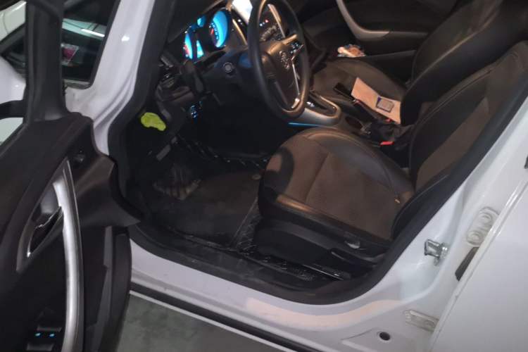 Used Buick GT 2013 XT 1.6L Automatic Fashion Edition Driver Seat