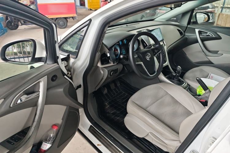 Used Buick GT 2013 XT 1.6L Manual Entry-Level Model Driver Seat