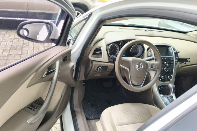 Used Buick GT 2013 GT 1.6L Automatic Fashion Edition Driver Seat