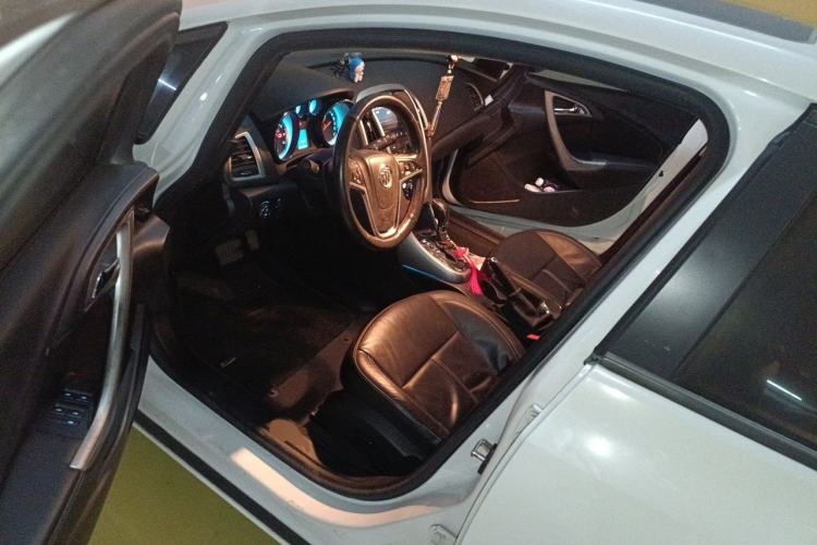 Used Buick GT 2013 GT 1.8L Automatic Fashion Edition Driver Seat