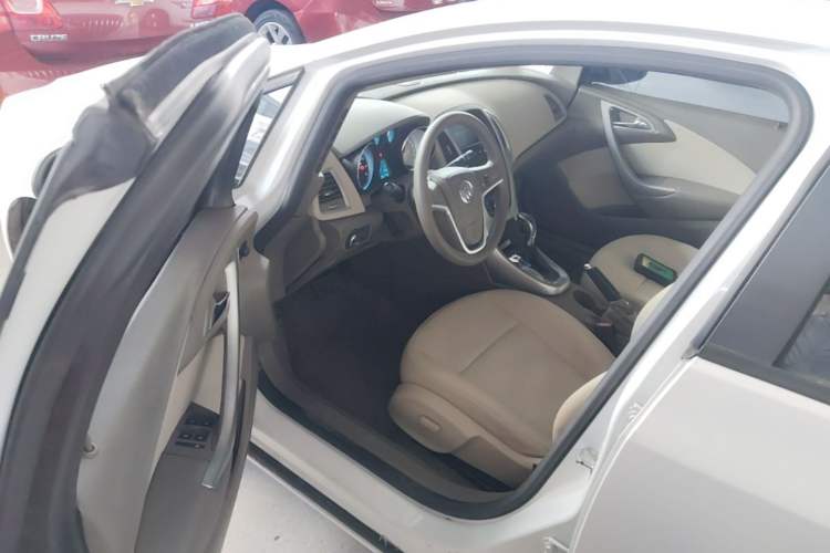 Used Buick GT 2013 GT 1.6L Automatic Fashion Edition Driver Seat