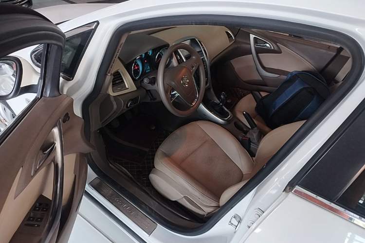 Used Buick GT 2013 GT 1.6L Manual Entry-Level Model Driver Seat