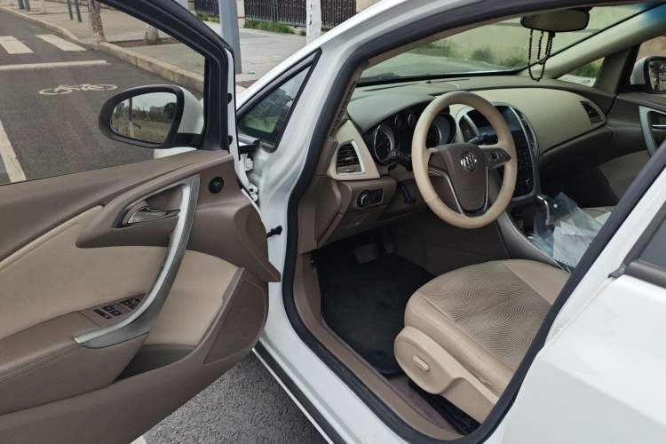 Used Buick GT 2013 GT 1.6L Automatic Fashion Edition Driver Seat