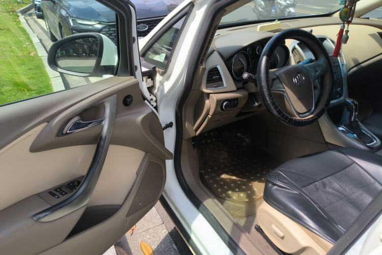 Used Buick GT 2013 GT 1.6L Automatic Fashion Edition Driver Seat
