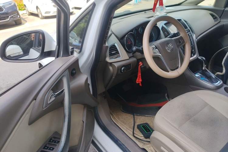 Used Buick GT 2013 GT 1.6L Automatic Fashion Edition Driver Seat