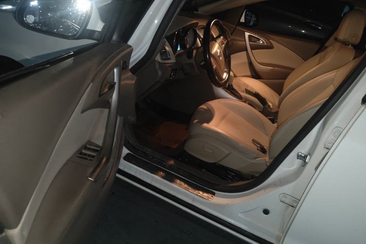 Used Buick GT 2013 GT 1.6L Automatic Fashion Edition Driver Seat