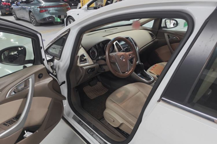Used Buick GT 2013 GT 1.6L Automatic Fashion Edition Driver Seat