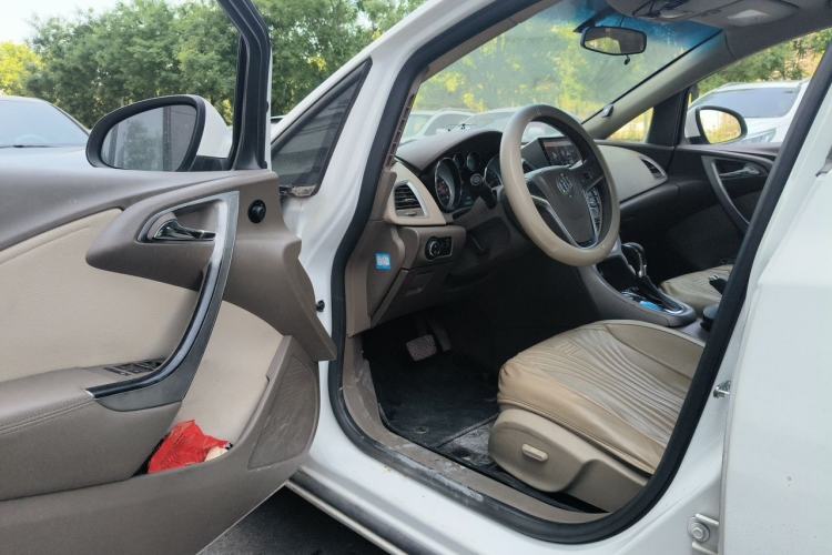 Used Buick GT 2013 GT 1.6L Automatic Fashion Edition Driver Seat