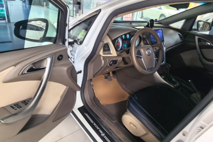 Used Buick GT 2013 GT 1.6L Automatic Fashion Edition Driver Seat