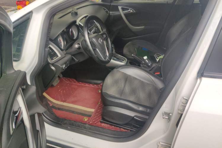 Used Buick GT 2013 XT 1.6L Automatic Fashion Edition Driver Seat