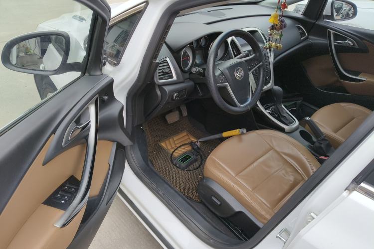 Used Buick GT 2013 GT 1.8L Automatic Fashion Edition Driver Seat