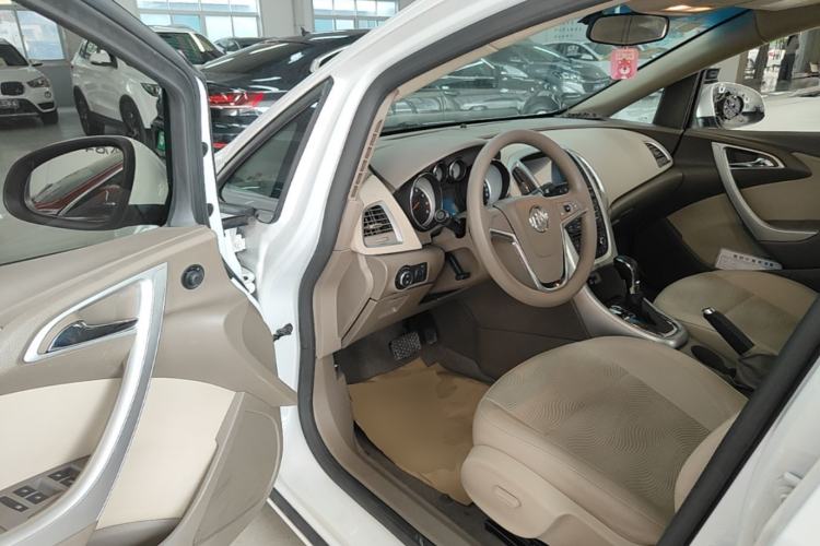 Used Buick GT 2013 GT 1.6L Automatic Fashion Edition Driver Seat