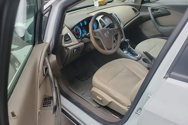Used Buick GT 2013 GT 1.6L Automatic Fashion Edition Driver Seat