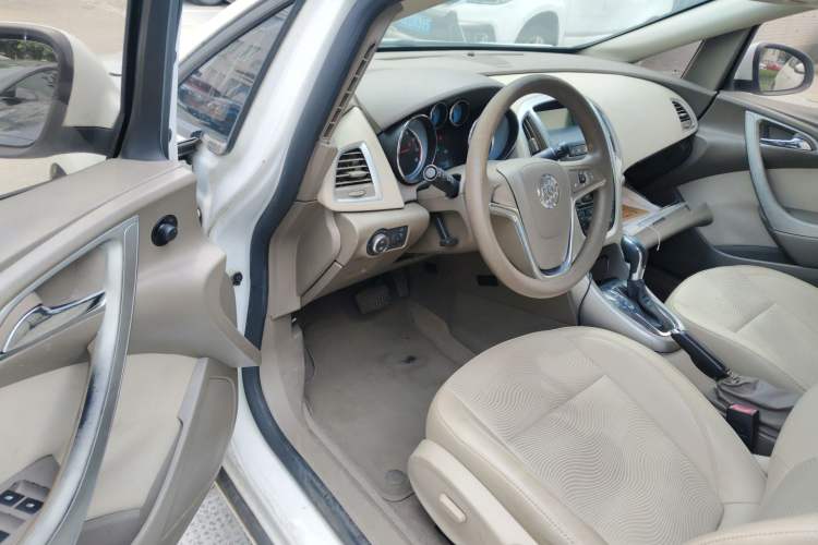 Used Buick GT 2013 GT 1.6L Automatic Fashion Edition Driver Seat
