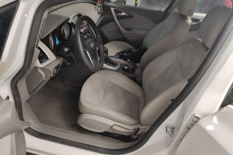 Used Buick GT 2013 XT 1.6L Automatic Fashion Edition Driver Seat