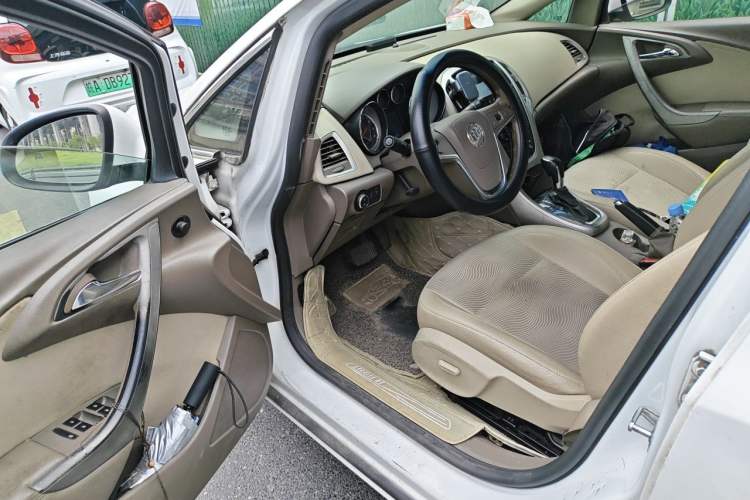 Used Buick GT 2013 GT 1.6L Automatic Fashion Edition Driver Seat