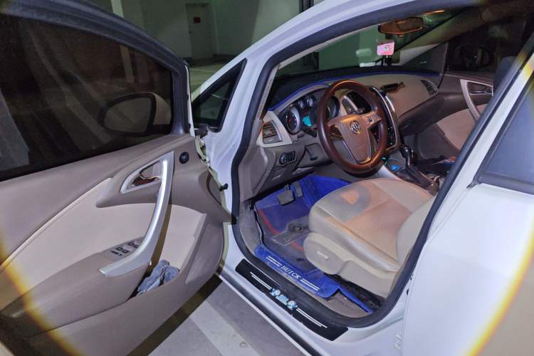 Used Buick GT 2013 GT 1.6L Automatic Fashion Edition Driver Seat