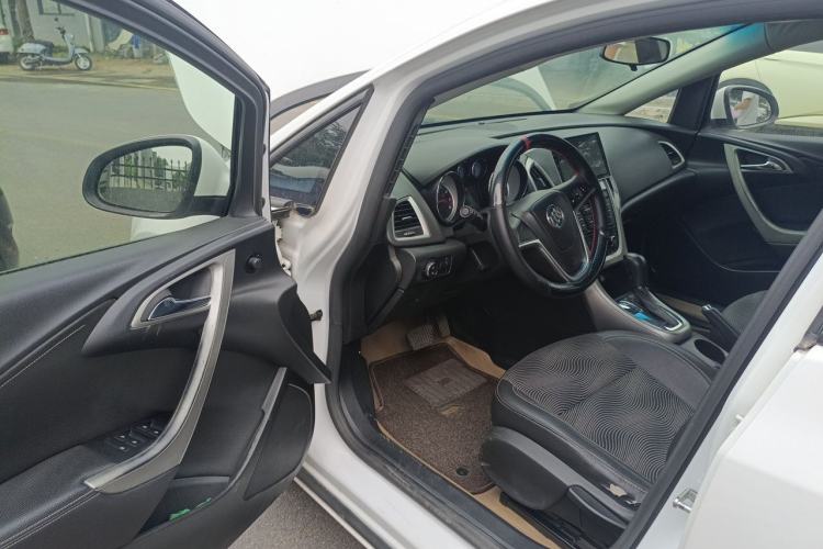 Used Buick GT 2013 XT 1.6L Automatic Fashion Edition Driver Seat
