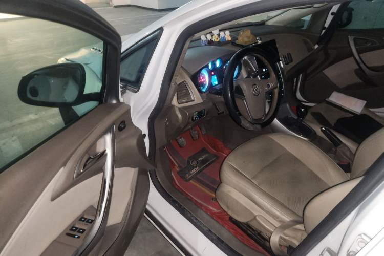 Used Buick GT 2013 GT 1.6L Manual Entry-Level Model Driver Seat