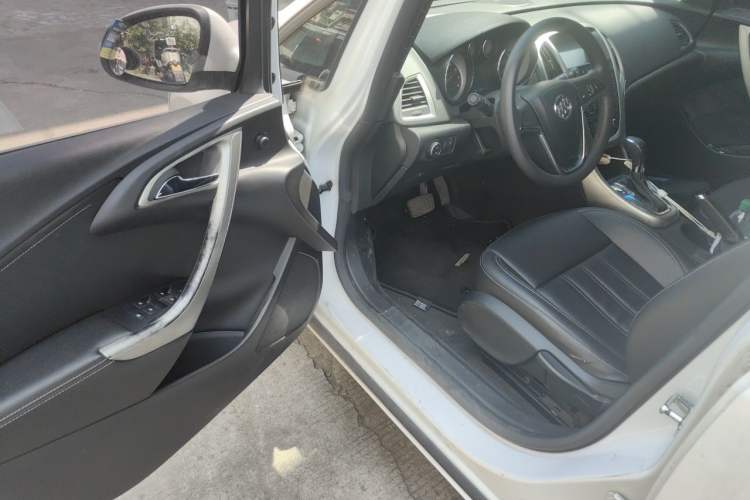 Used Buick GT 2013 XT 1.6L Automatic Fashion Edition Driver Seat