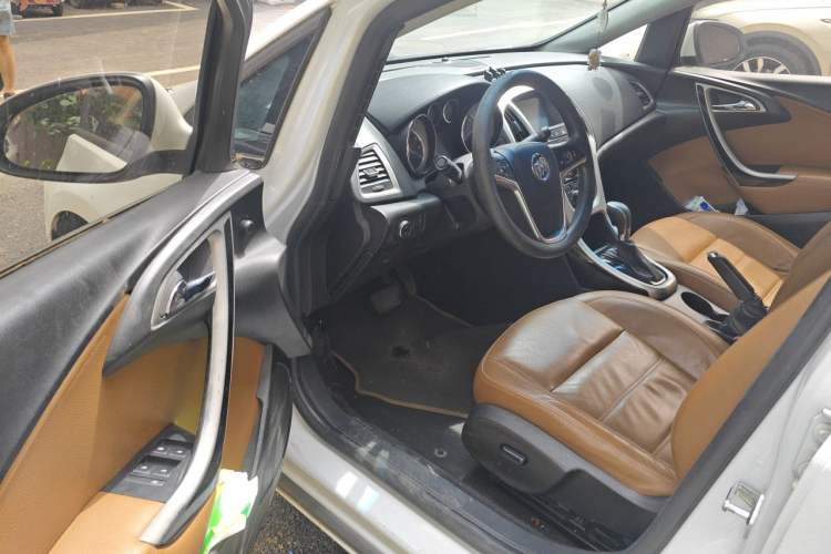 Used Buick GT 2013 GT 1.8L Automatic Fashion Edition Driver Seat