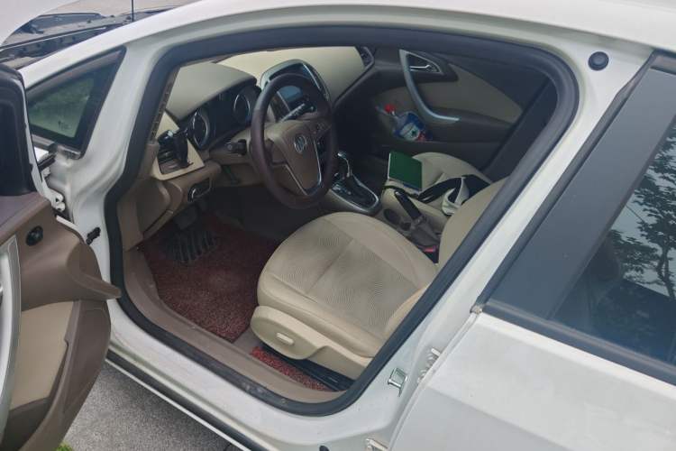 Used Buick GT 2013 GT 1.6L Automatic Fashion Edition Driver Seat
