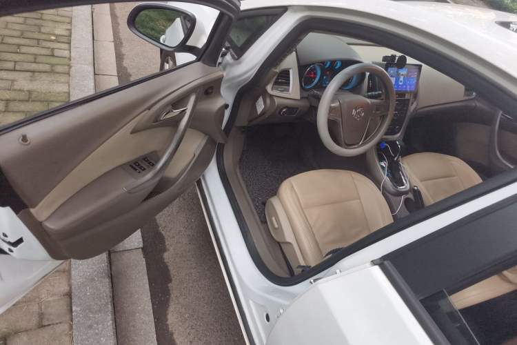 Used Buick GT 2013 GT 1.6L Automatic Fashion Edition Driver Seat