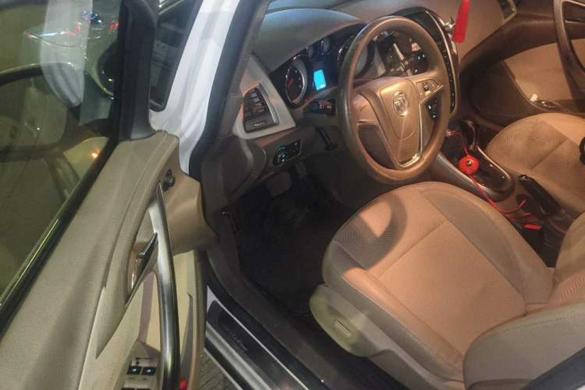 Used Buick GT 2013 GT 1.6L Automatic Fashion Edition Driver Seat