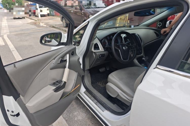 Used Buick GT 2013 XT 1.6L Automatic Fashion Edition Driver Seat