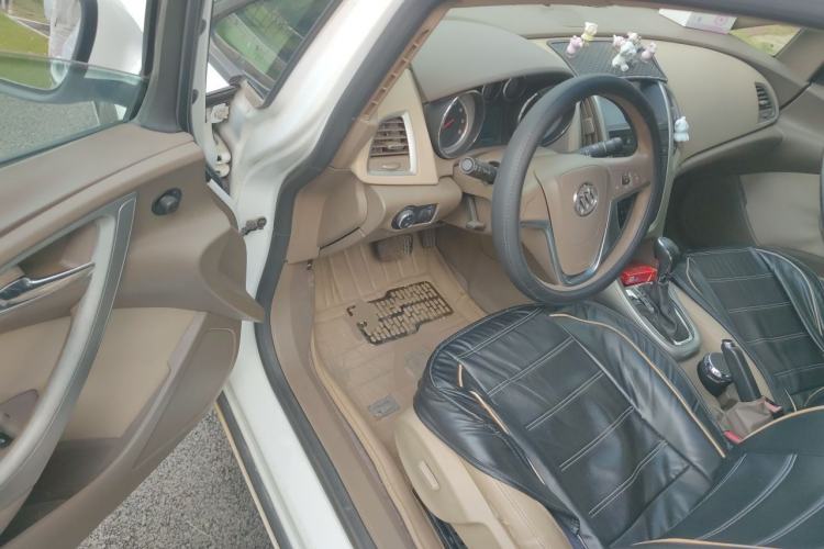 Used Buick GT 2013 GT 1.6L Automatic Fashion Edition Driver Seat