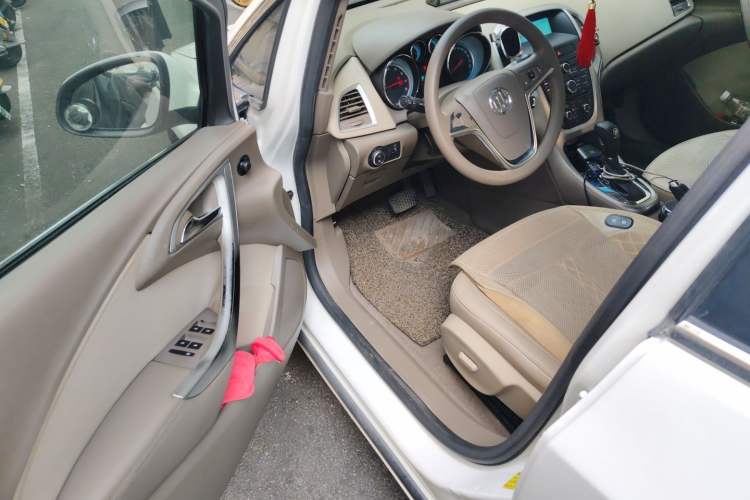Used Buick GT 2013 GT 1.6L Automatic Fashion Edition Driver Seat