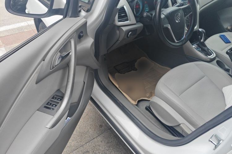Used Buick GT 2013 XT 1.6L Automatic Fashion Edition Driver Seat