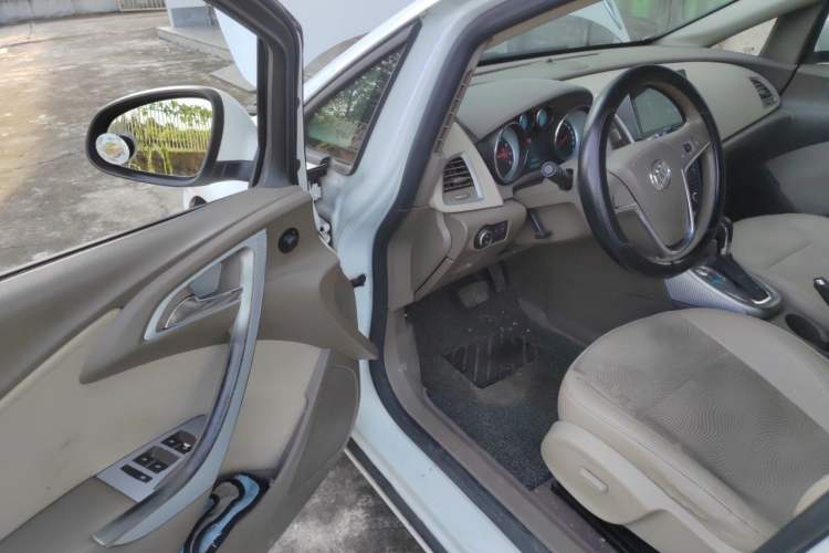 Used Buick GT 2013 GT 1.6L Automatic Fashion Edition Driver Seat