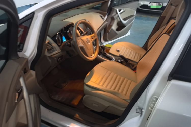 Used Buick GT 2013 GT 1.6L Automatic Fashion Edition Driver Seat