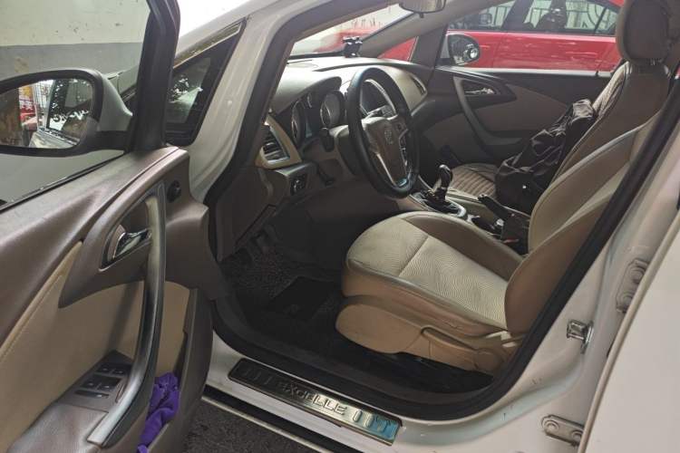Used Buick GT 2013 GT 1.6L Manual Entry-Level Model Driver Seat