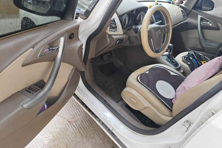 Used Buick GT 2013 GT 1.6L Automatic Fashion Edition Driver Seat
