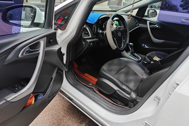 Used Buick GT 2013 XT 1.6L Automatic Fashion Edition Driver Seat